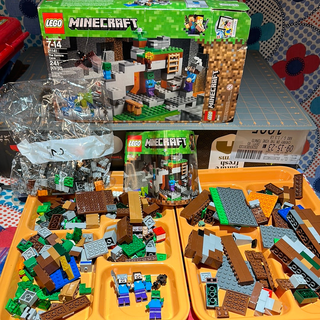 LEGO Minecraft: The Zombie Cave (21141)