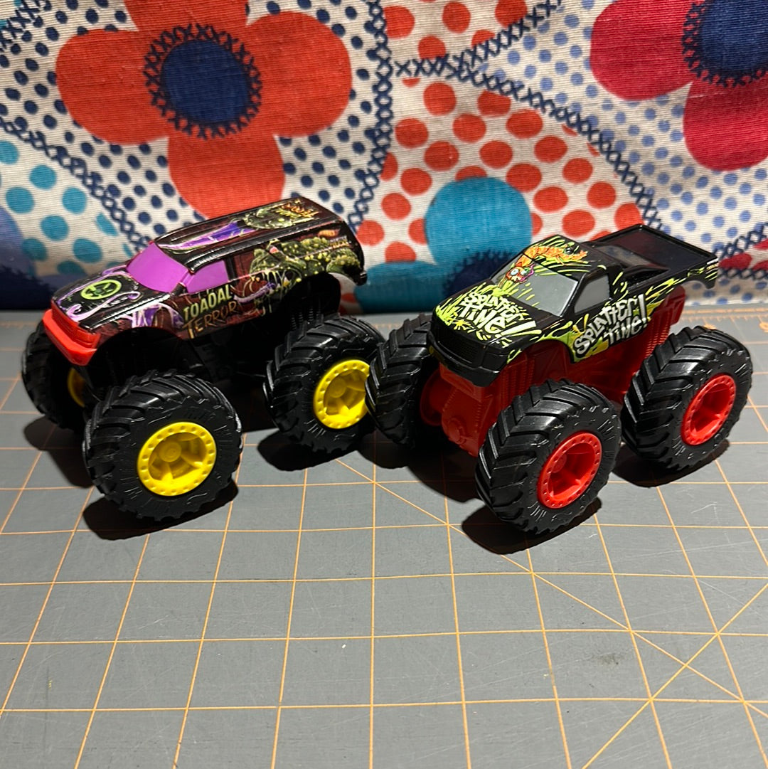 2 Hot Wheels Rev Treads Monster Tucks, Splatter Time and Toadal Terror