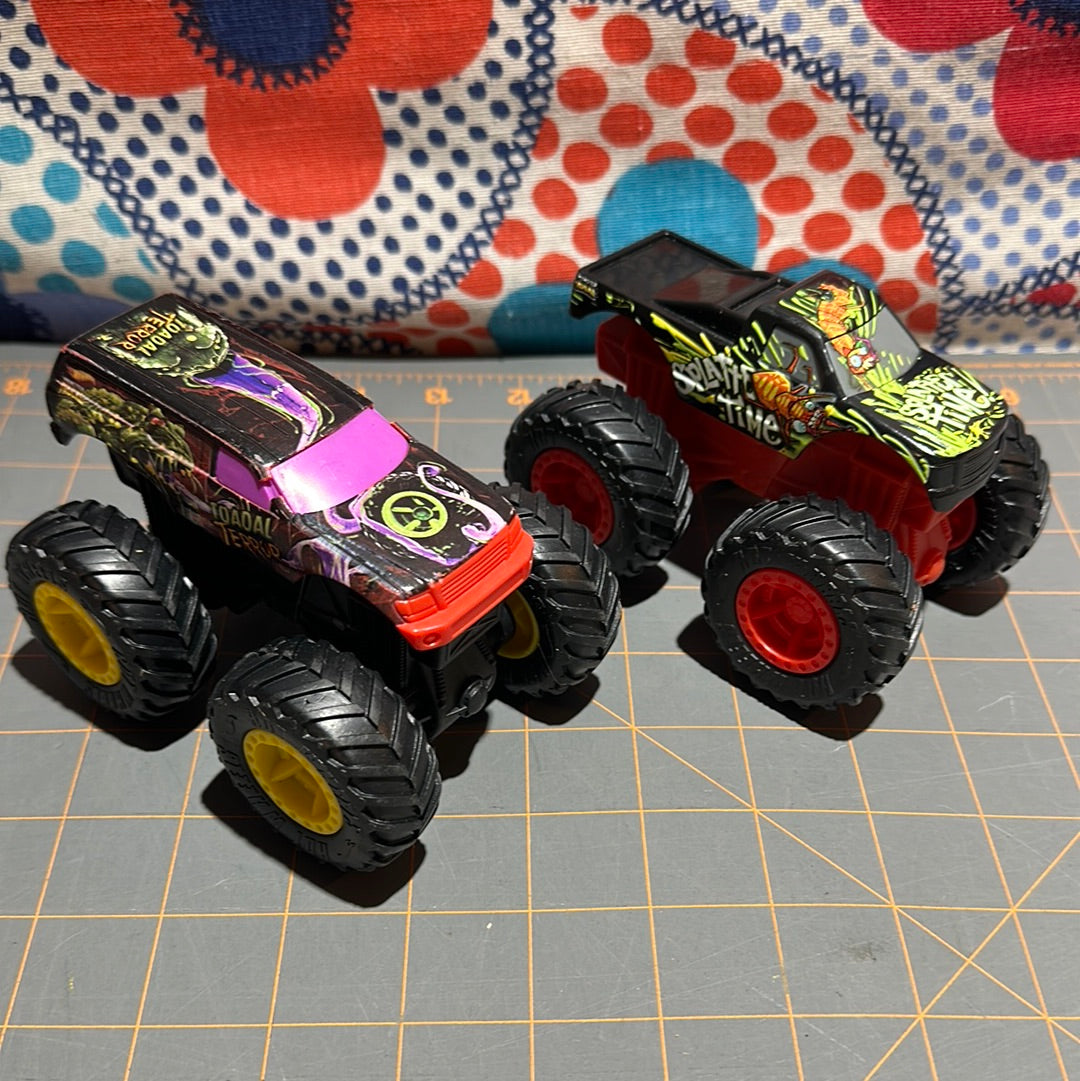 2 Hot Wheels Rev Treads Monster Tucks, Splatter Time and Toadal Terror