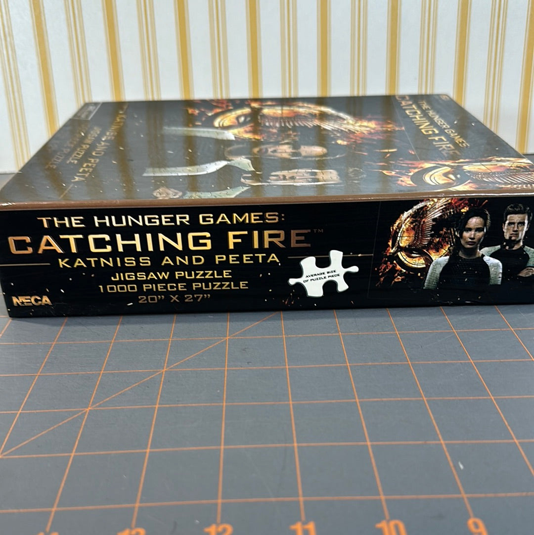 THE HUNGER GAMES Catching Fire KATNISS And PEETA 1,000 Piece Jigsaw Puzzle