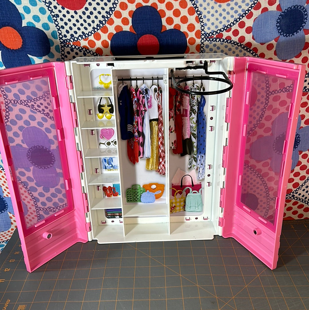 Barbie Fashionistas Ultimate Portable Closet,